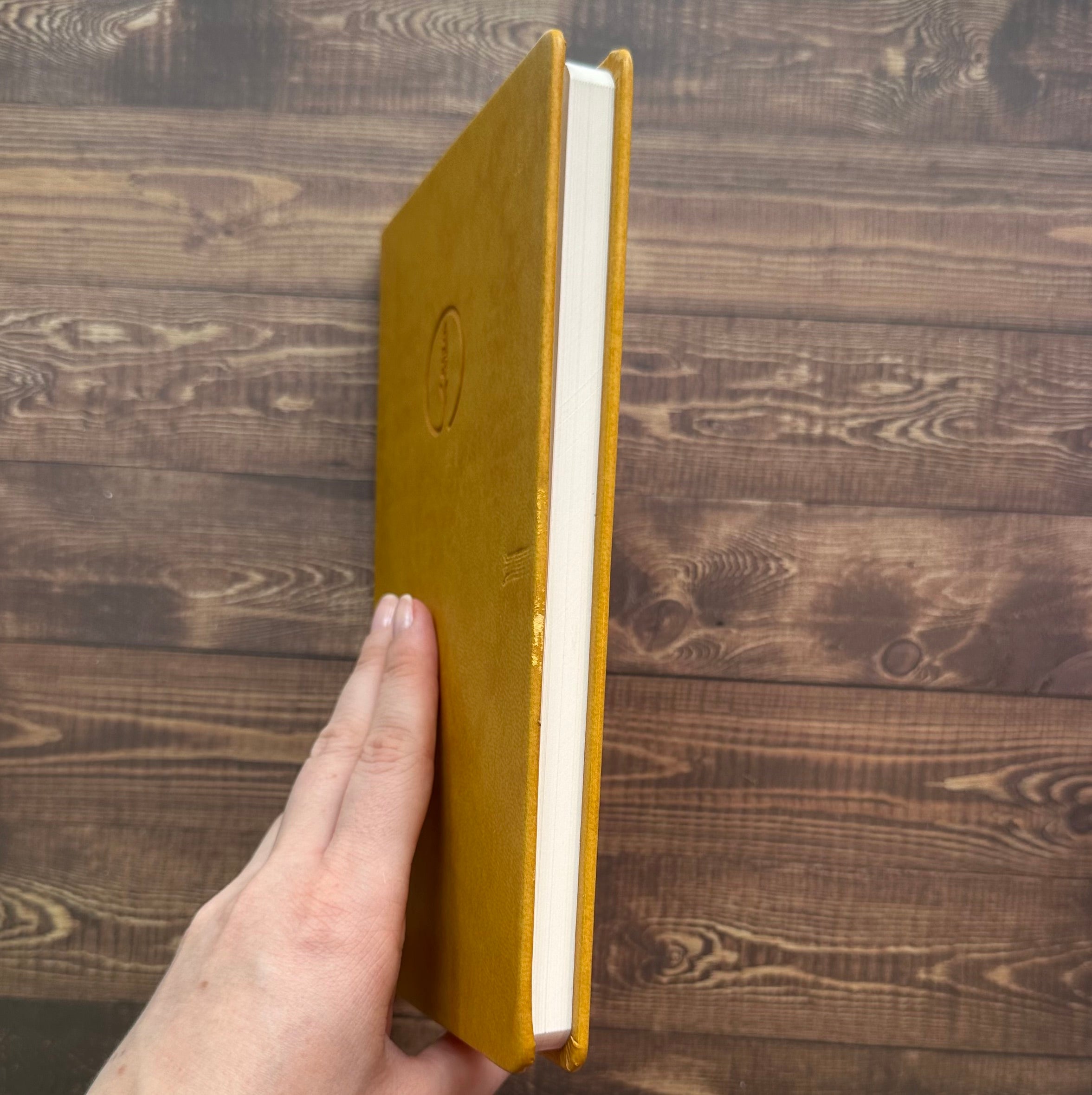 Kapakta Bölgesel Aşınma Kusurlu || Sarı - Termo Deri Kaplama Defter, Anı Defteri