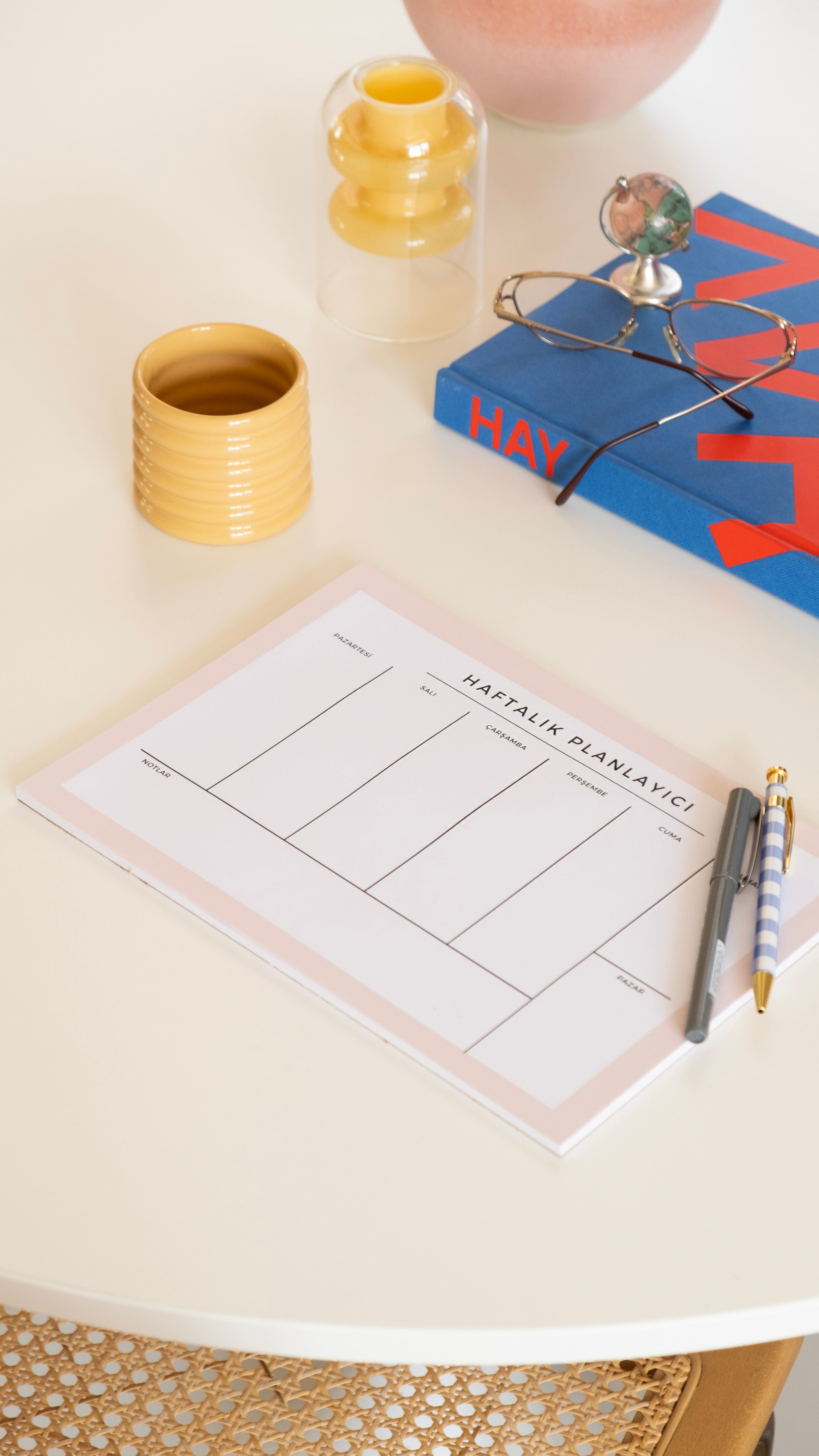 A4 Boyutunda Büyük Haftalık Planlayıcı - Geniş Alanı ile Organizasyonunuzu Kolaylaştırın! - Krem