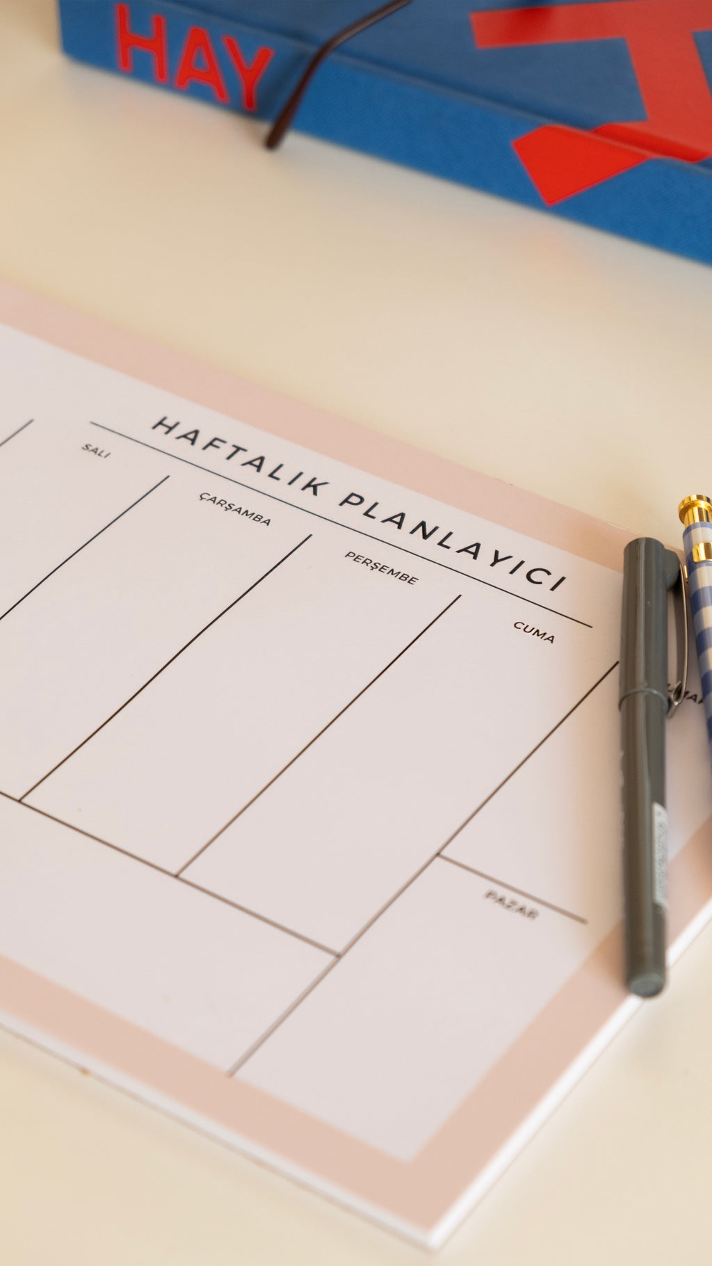 A4 Boyutunda Büyük Haftalık Planlayıcı - Geniş Alanı ile Organizasyonunuzu Kolaylaştırın! - Krem