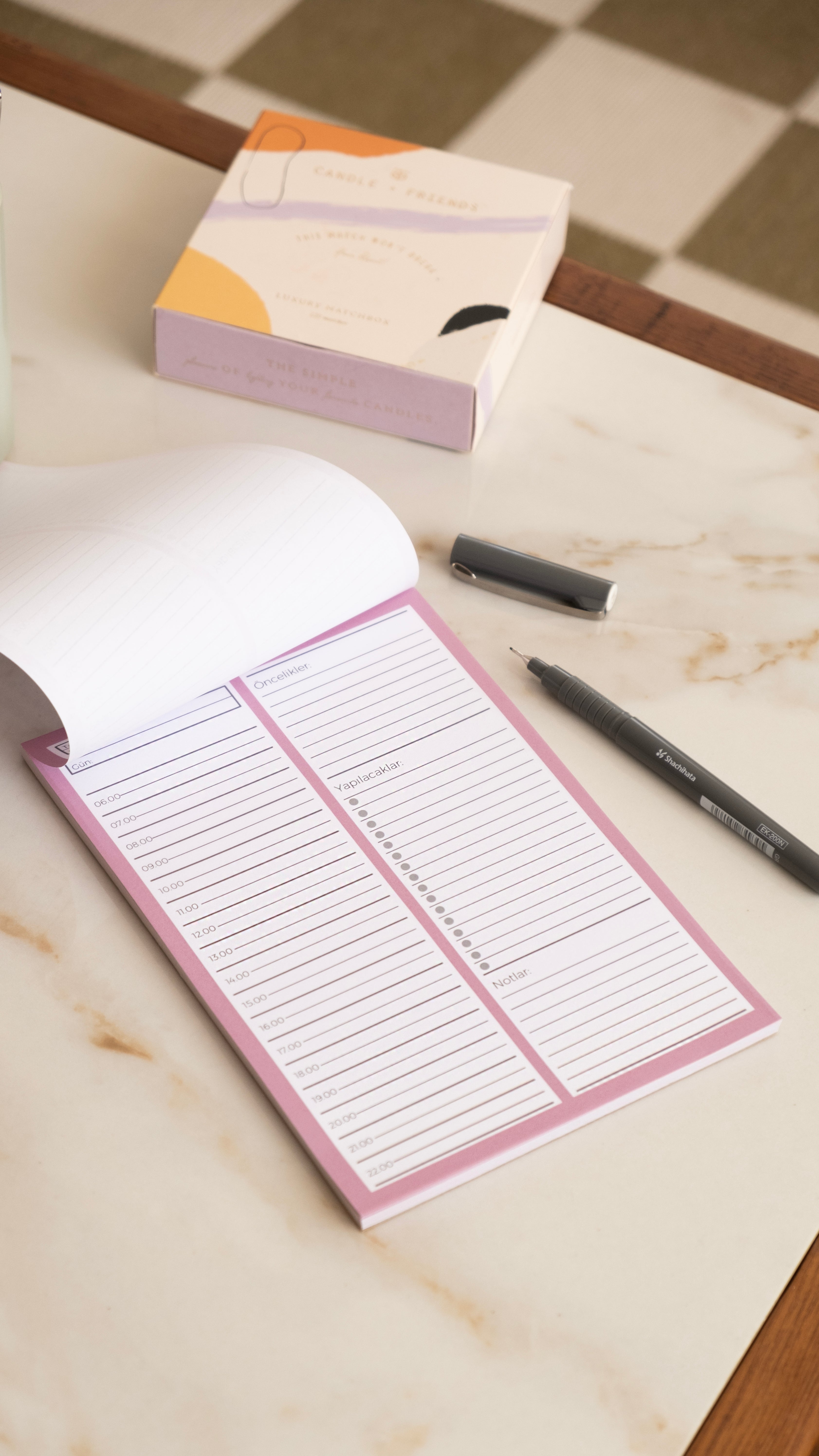 A5 Boyutunda Günlük Planlayıcı - Gününüzü Daha Verimli ve Düzenli Geçirin! - Pembe