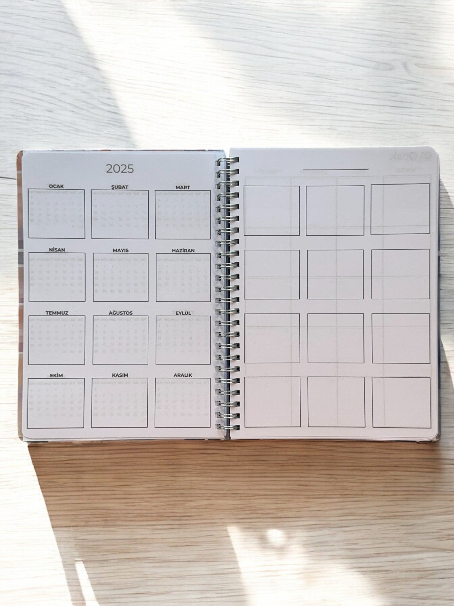 2025 Haftalık Ajandası - Gökkuşağı